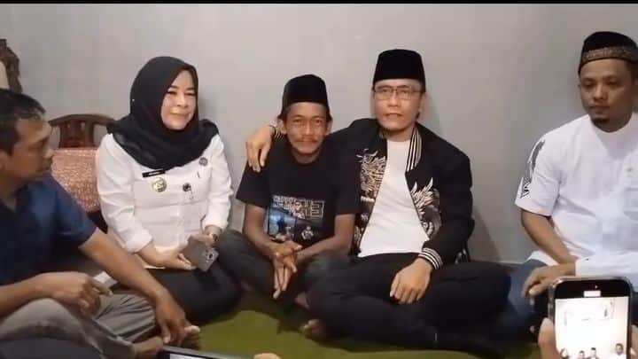 Gus Miftah sambangi kediaman penjual es teh Son Haji di Magelang dan meminta maaf. (Ist)