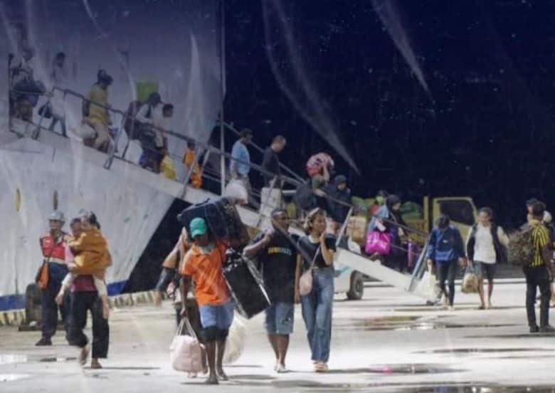 pemudik di pelabuhan fakfak