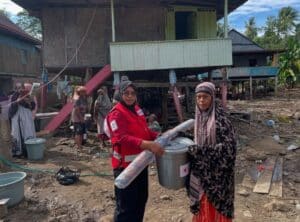 PMI Sulsel Serahkan Bantuan Bencana untuk 3 Kabupaten