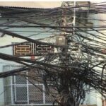 ‘Jebakan Maut’ di Depok, Kabel Bergelantungan Ancam Keselamatan Warga