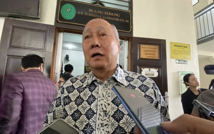 Pengacara Denny Kailimang memberikan keterangan pers di PN Jaksel, pada Kamis (12/12/2024). (Aris MP)