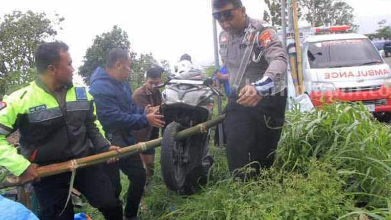 Pasangan Kekasih Asal Kediri dan Magetan Masuk Jurang di Jalan Raya Sarangan