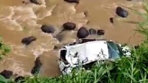 Mobil Masuk Jurang Karangkates Sedalam 50 Meter, Ajaib Warga Blitar Selamat