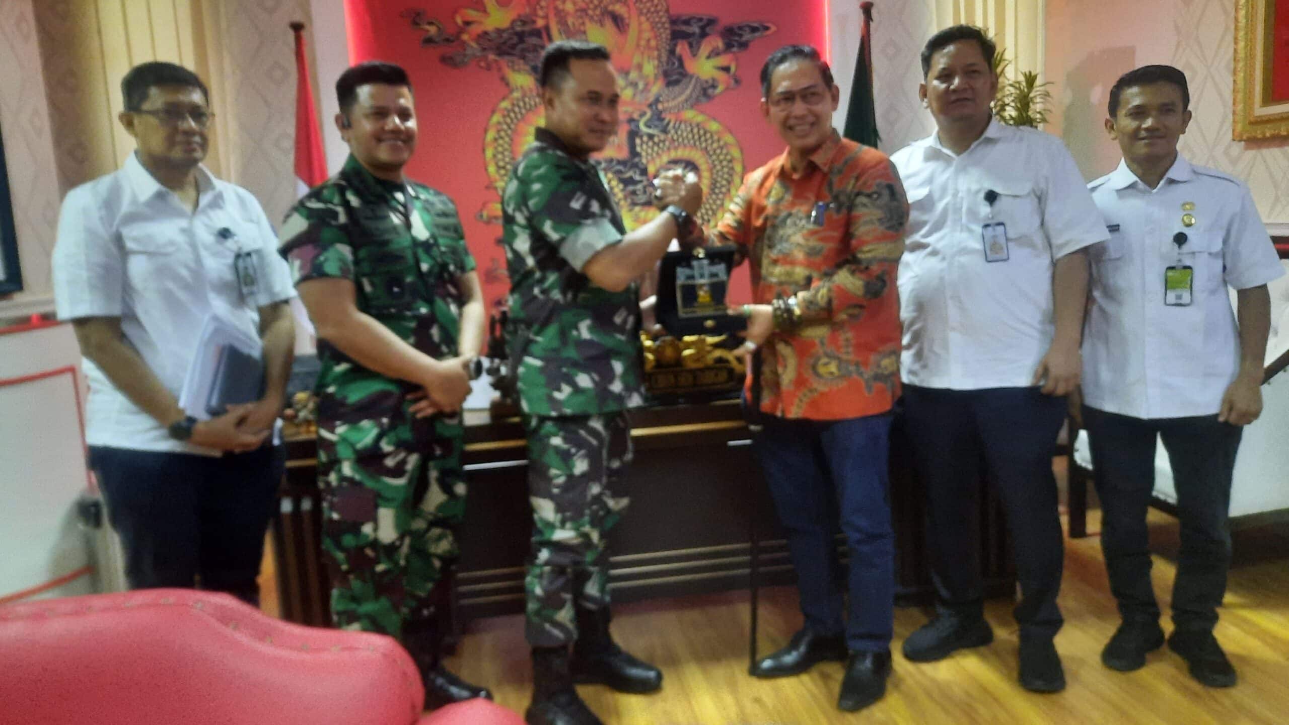 Pangdam I Bukit Barisan Mayjen Rio Firdianto beserta jajarannya, saat mebrkunjung ke Dewan Perwakilan Rakyat Daerah (DPRD) Kota Medan. (Ist)