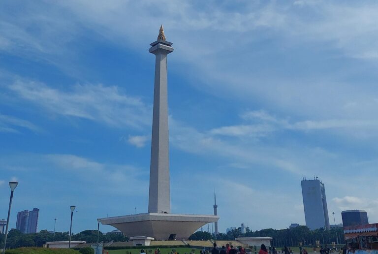 Monas