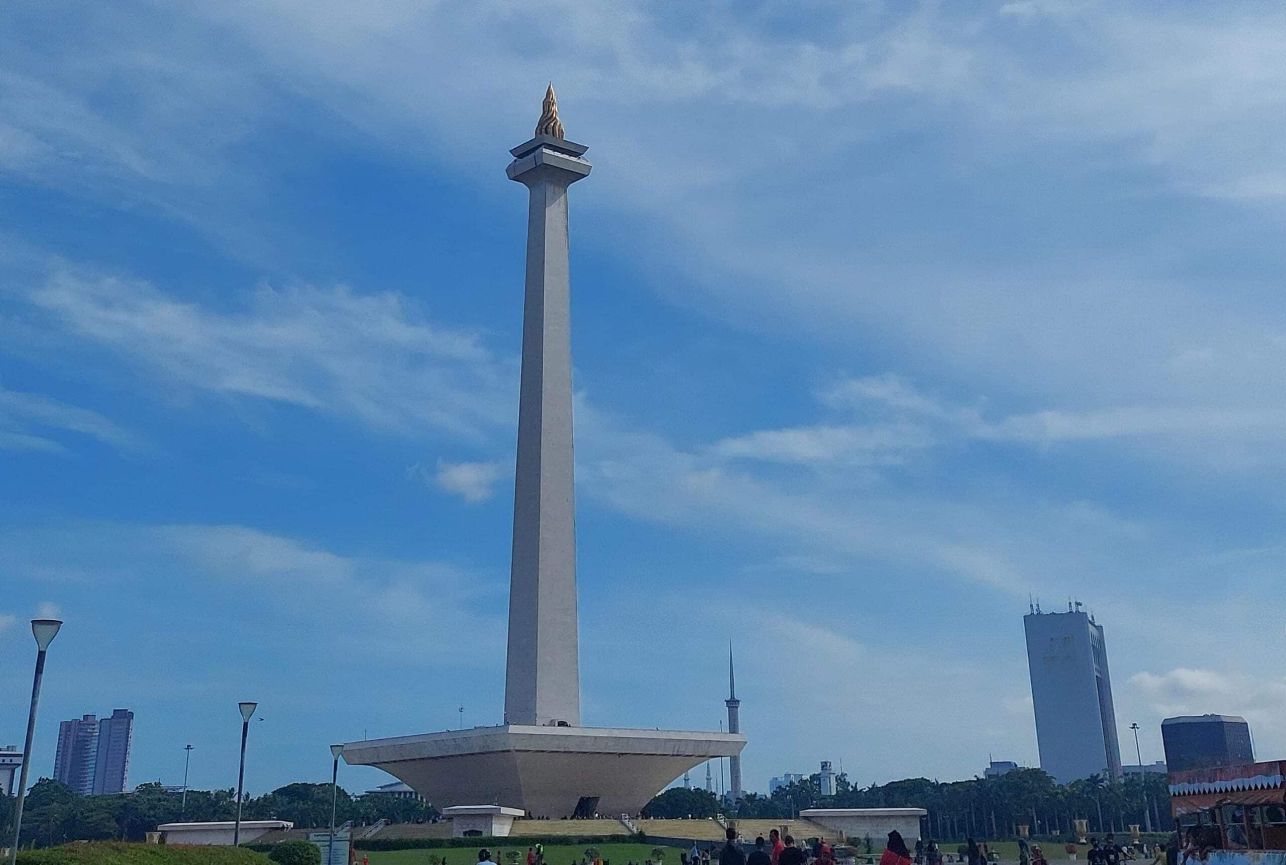 Monas, destinasi wisata di jantung Jakarta menjadi tempat favorit warga dalam menyambut liburan Natal dan Tahun Baru. (Tiyo)