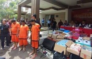 Ditipidnarkoba Mabes Polri Bongkar Rumah Produksi Narkoba Bentuk Jus dan Liquid untuk Pesta Tahun Baru