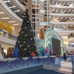 Suasana Natal di Mal Citra Land Jakarta mulai terlihat dengan dibuatnya pohon Natal ukuran raksasa yang terletak di panggung utama. Kemeriahan makin terasa dengan adanya permainan salju di mal ini dalam menyamnbut Natal dan Tahun Baru. (Tiyo)