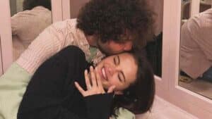 Mengejutkan Selena Gomez Umumkan Pertunangannya dengan Benny Blanco