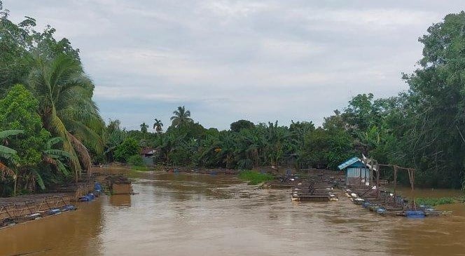 Debit air Sungai Tabalong sungai terbesar di Tabalong ini terus tinggi. (ist)