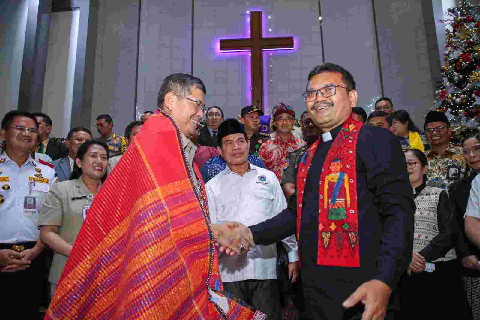 Pj Teguh dan rombongan tinjau kesiapan Natal 2024 (ist)