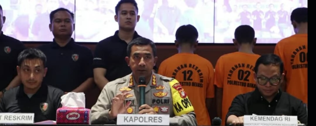 Apolres Metro Bekasi Kapolres Metro Bekasi, Kombes Twedi Aditya Bennyahdi saat menggelar konferensi pers di Polres Metro Bekasi. (Ist)