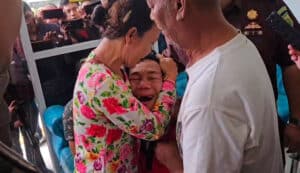 Agus Buntung Nangis Kejer Dipelukan Ibunya Karena Harus Ditahan, Teriak Mama !
