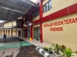8 Keluarga Korban Kebakaran Glodok Plaza Berikan Data ke Posko Identifikasi RS Polri Kramat Jati