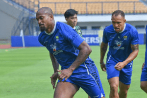 Prediksi Susunan Persib vs PSM Makassar, Gervane Kastaneer Coba Jadi Starter ?