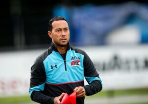 Mengenal Sosok Denny Landzaat, Strategi Baru untuk Kebangkitan Timnas Indonesia