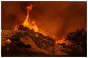 Kebakaran di California Belum Reda! Di Tengah Angin Kencang, Petugas Berjuang Kendalikan Api