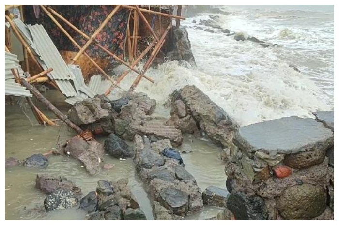 Polres Indramayu dan TNI Bergerak Cepat Atasi Dampak Banjir Rob di Desa Eretan Kulon