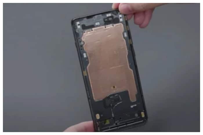 Solusi Panas Berlebih, Apple Terapkan Teknologi Ruang Uap di Seri iPhone 17