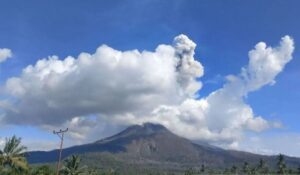 Gunung Lewotobi Laki-laki di NTT Erupsi Dua Kali Hari Ini, Status Level III atau Siaga