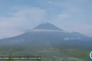Rabu Pagi, Gunung Semeru Kembali Erupsi Setinggi 900 Meter