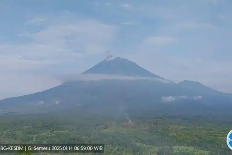 3 Gunung Api di Indonesia Berstatus Siaga III, BNPB Keluarkan Peringatan untuk Warga 4 Gunung Semeru