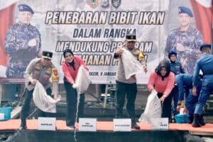 Polda Kalsel Tebar 25 Ribu Benih Ikan Patin untuk Dukung Ketahanan Pangan