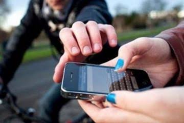 Kawanan Jambret Bermotor Satria FU Rampas Handphone Wanita di Jatinegara