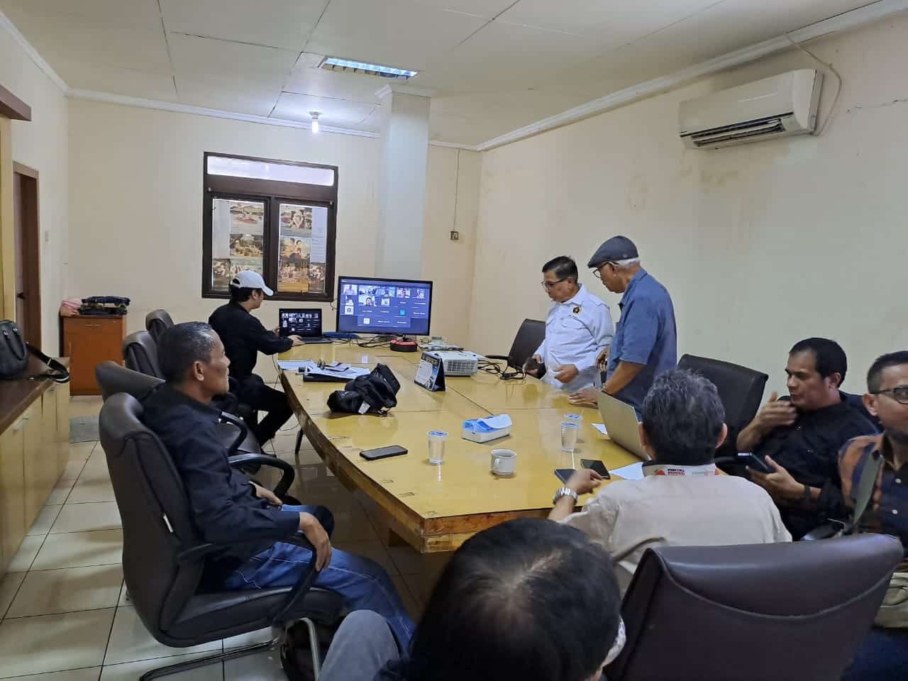 Ketum PWI Pusat Hendry Ch Bangun memimpin rapat HPN 2025 yang akan dilaksanakan di Kalsel. (Ist)