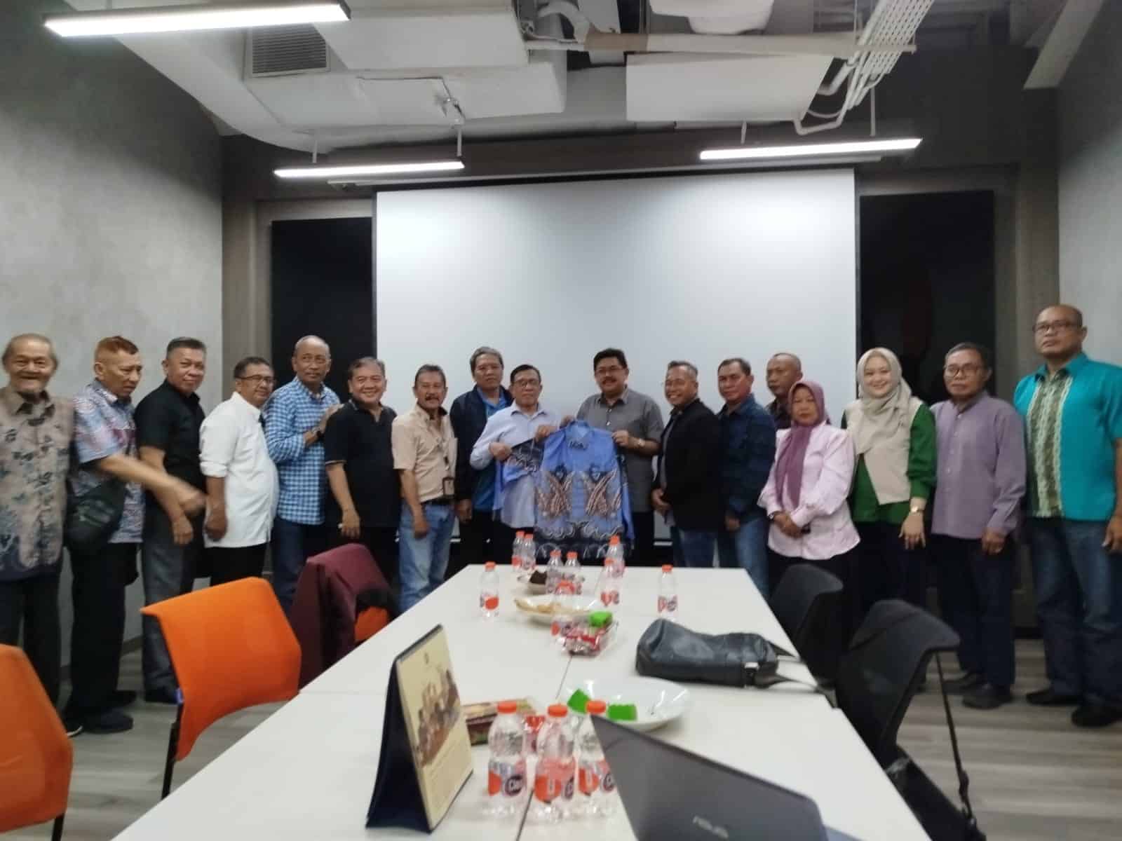 Ketua Umum PWI Pusat Hendry Ch Bangun pimpin Rapat Panpel HPN 2025 di Jakarta, Jumat (3/1/2025) sore. (Ist).