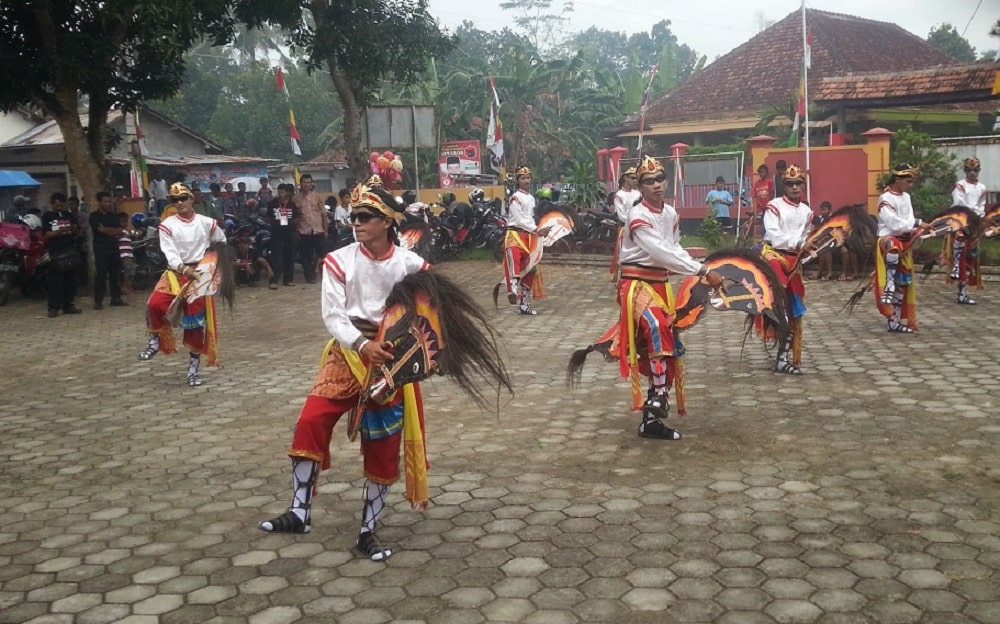 Potret pertunjukkan kesenian Ebeg Banyumasan. (Dinporabudpar Banyumas)