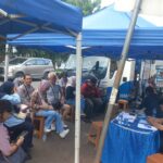 Pemohon SIM memadati pelayanan SIM Keliling yang disediakan Ditlantas Polda Metro Jaya di Jalan Panjang Raya, Jakarta Barat. (Tiyo/KIS)