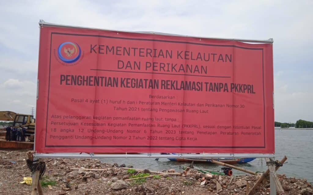 KKP Segel Pagar Bambu yang Diklaim Untuk Pembangunan Pelabuhan di Bekasi