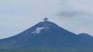 Gunung Semeru Kembali Erupsi, Letusan Setinggi 500 Meter