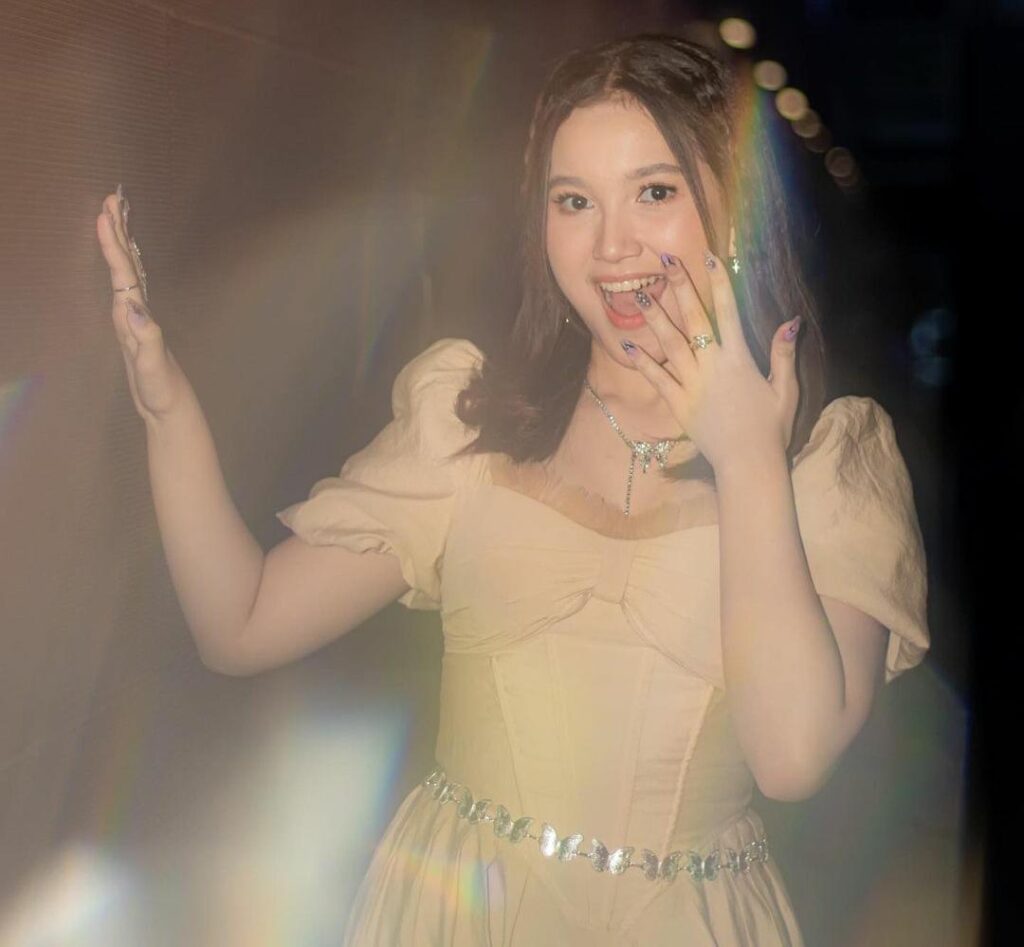 Profil dan Biodata Rara Sudirman, Peserta Indonesian Idol 2025 Miliki Vokal Khas yang Memukau !