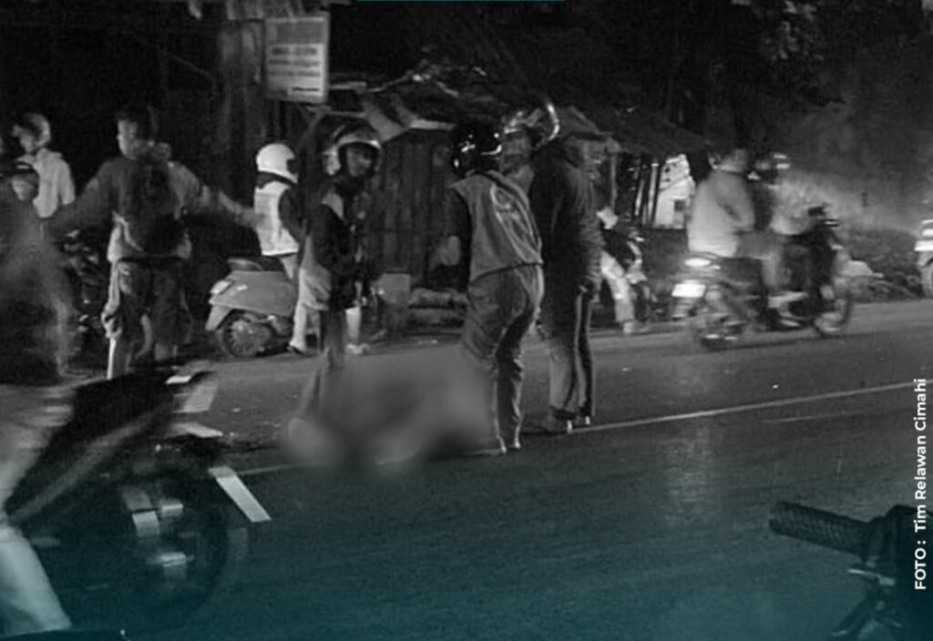 Akibat Tak Fokus Saat Motoran Dengan Kecepatan Tinggi, Pemotor Seruduk Motor Lain di Padasuka, Cimahi