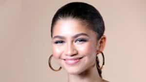 Profil Zendaya yang Resmi Bertunangan dengan Tom Holland