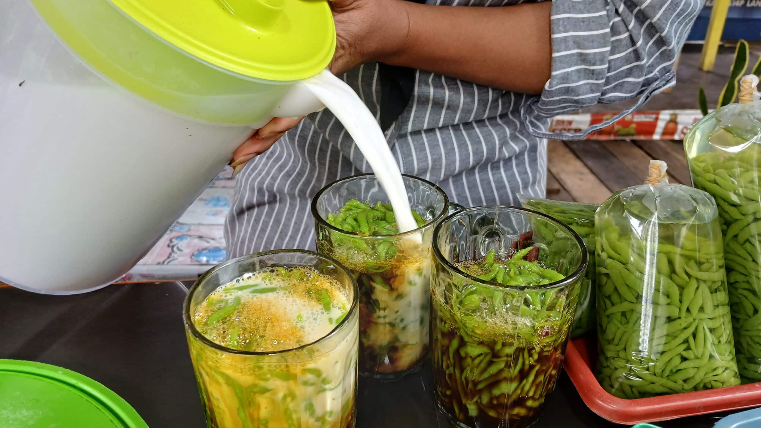 Es Cendol Malino dijajakan di sepanjang tepi jalan obyek wisata Malino, Gowa. (Fit)