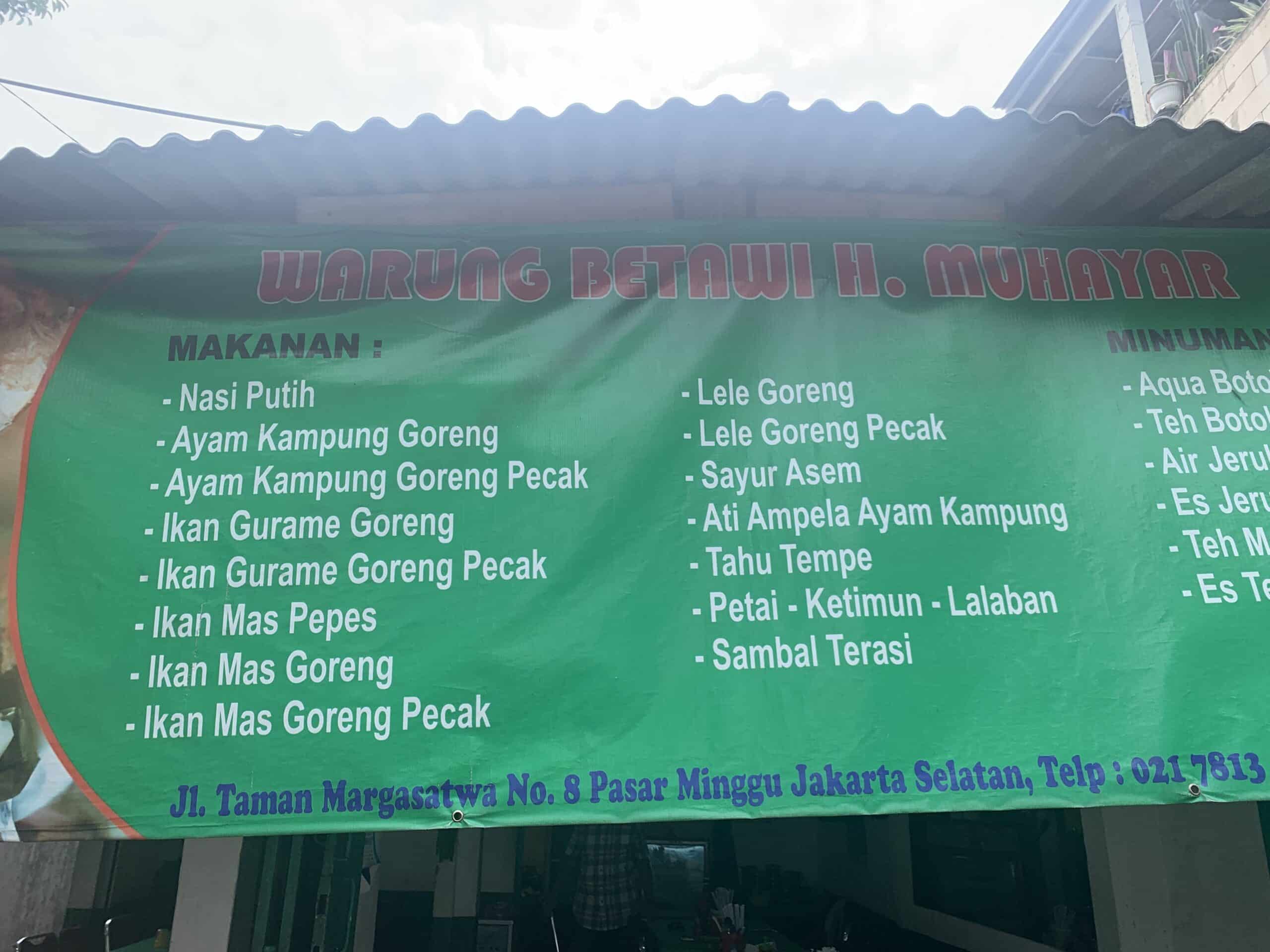 RM Betawi Muhayar di Pasar MInggu selalu ramai pecinta kuliner yang ingin merasakan sensasi Gurame. (Aris MP)