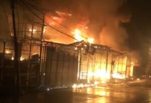 Kebakaran di Awal Tahun 2025, Ruko di Makassar Hangus Terbakar