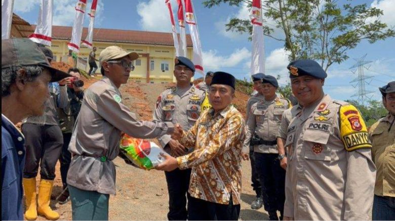 Brimob Polda Jabar dan Pemkab Tasikmalaya Sulap Lahan 9 Hektare Jadi Perkebunan Jagung
