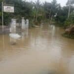 tanggul jebol banjir