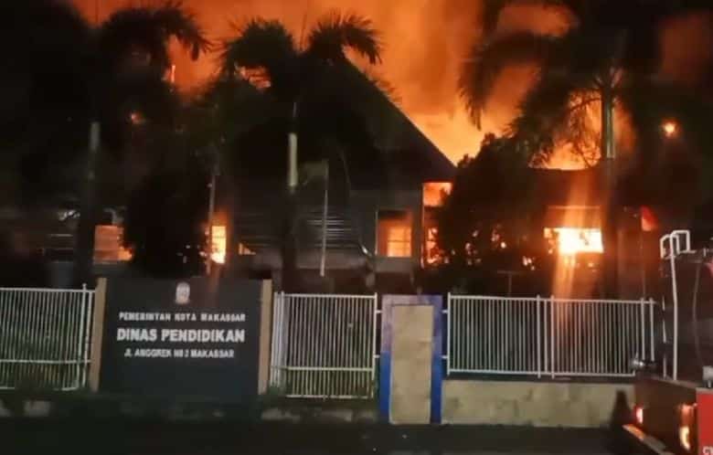 Kantor Dinas Pendidikan Makassar Terbakar, Belum Diketahui Penyebabnya