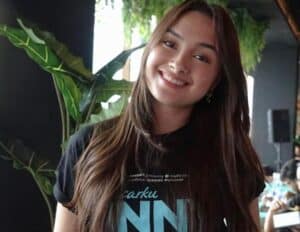 Caitlin Halderman, Jin Artis Cantik yang Pandai Menyanyi