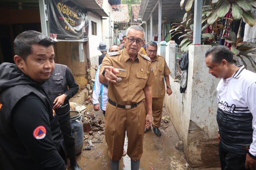 Rehabilitasi Pascabanjir, Pj Wali Kota Cirebon Ajak Masyarakat Jaga Kebersihan Sungai