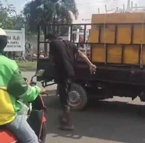 Paksa Pengendara Mobil Beri Uang, Tujuh ‘Pak Ogah’ Diciduk di Mangga Besar
