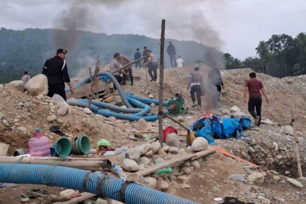 Polisi Amankan Gurandil di Lokasi Pertambangan Emas Tanpa Izin di Tanjakankeusik, Sukabumi