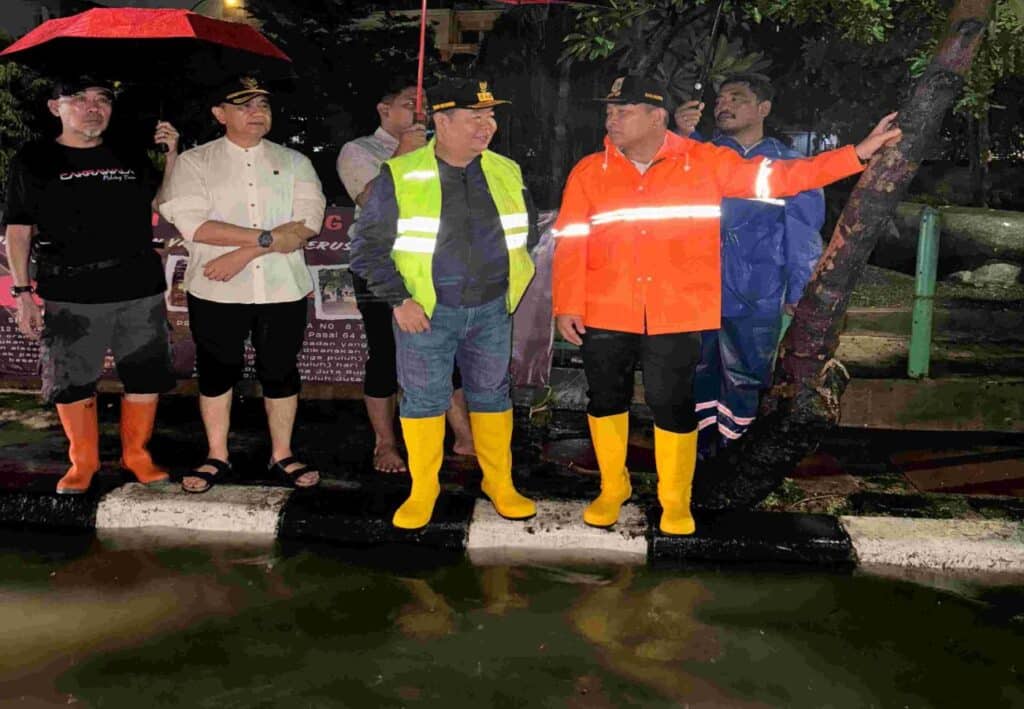 Tinjau Genangan Air di Jakarta, Pj Gubernur DKI Pastikan Genangan Cepat Surut