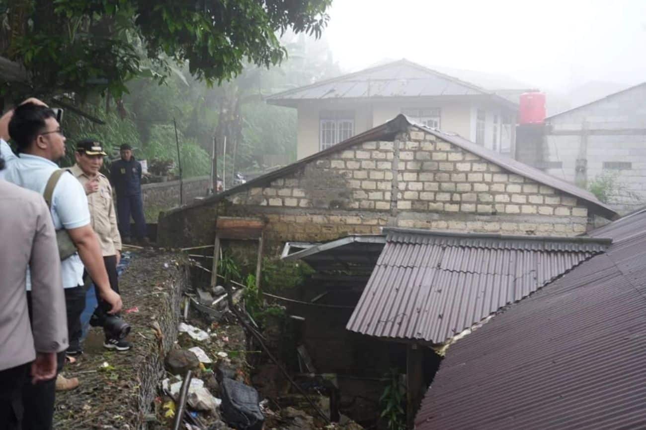 rumah rusak di cisarua