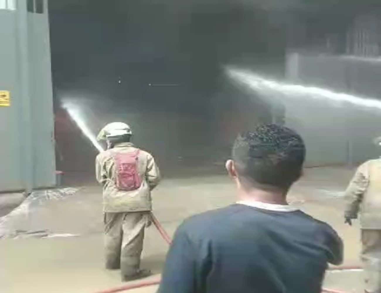 kebakaran gudang tangerang